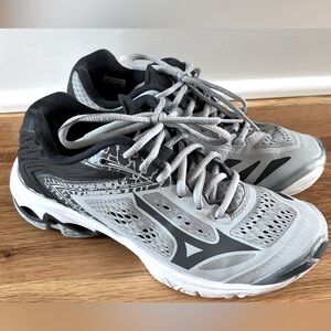 Mizuno volleyball shoes 6.5